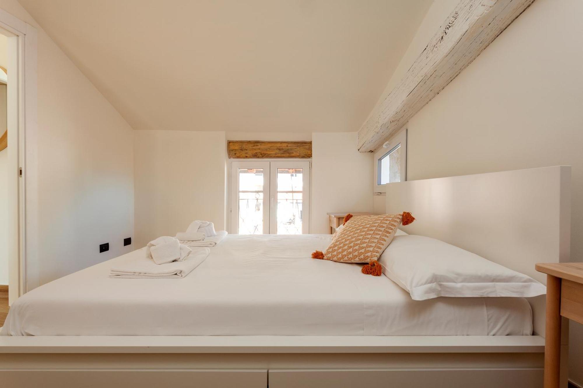 Apartment Mansarda Sul Di Como